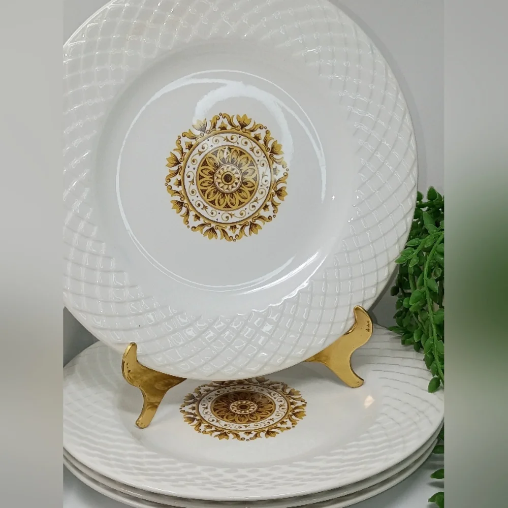 White and Gold Enoch By Wedgewood Dinnerware Set